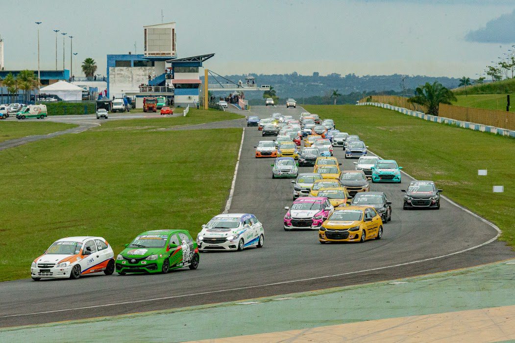 Read more about the article Turismo 1.4 BR abriu temporada em Goiânia com grid completo